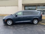 Used 2020 Chrysler Pacifica Touring-L image 2