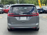 New 2025 Chrysler Pacifica Select image 3