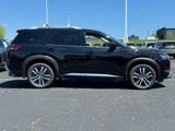 New 2025 Nissan Pathfinder Platinum image 2