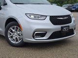 New 2026 Chrysler Pacifica Select image 2