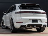 Certified 2025 Porsche Cayenne image 3