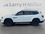 New 2025 Volkswagen Atlas Peak Edition SE image 3