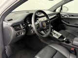 Certified 2025 Porsche Macan image 4