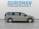 New 2025 Chrysler Pacifica Select image 2