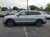 Certified 2022 Volkswagen Tiguan SE w/ Panoramic Sunroof Package image 2