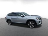 Used 2024 Volkswagen Atlas SE image 2