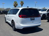 New 2025 Chrysler Pacifica Select image 4