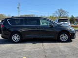 Used 2023 Chrysler Pacifica Touring-L image 2