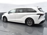 Used 2023 Toyota Sienna LE image 2