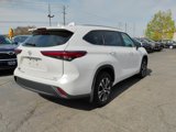Used 2023 Toyota Highlander XLE image 3
