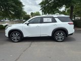 New 2025 Nissan Pathfinder Platinum image 4