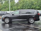 Certified 2022 Chrysler Pacifica Limited w/ Uconnect Theater Family Group image 3