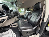 Used 2023 Chrysler Pacifica Touring-L image 5