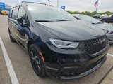 Used 2024 Chrysler Pacifica Touring-L w/ S Appearance Package image 3