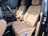 Used 2025 Porsche Macan image 4