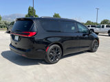 Used 2025 Chrysler Pacifica Limited image 3