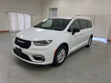 New 2025 Chrysler Pacifica Select image 4