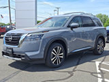 New 2025 Nissan Pathfinder Platinum image 2