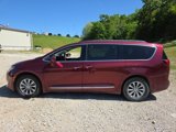 Used 2017 Chrysler Pacifica Touring-L image 4