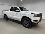 Used 2025 Nissan Frontier SV image 3