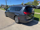 Used 2021 Chrysler Pacifica Touring-L image 5