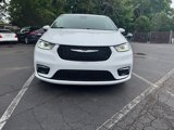 Used 2023 Chrysler Pacifica Touring-L image 3