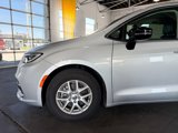 Used 2024 Chrysler Pacifica Touring-L image 5