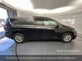 Used 2023 Chrysler Pacifica Touring-L image 6