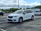Used 2023 Chrysler Pacifica Touring-L image 3