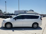 New 2025 Chrysler Pacifica Select image 2