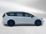 New 2025 Chrysler Pacifica Limited w/ Uconnect Theater Family Group image 3