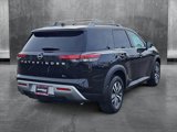 New 2025 Nissan Pathfinder SL image 2