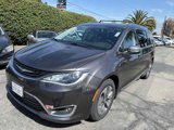 Used 2018 Chrysler Pacifica Limited w/ Advanced Safetytec Group image 2
