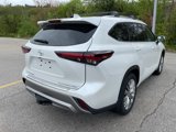 New 2025 Toyota Highlander Platinum image 6