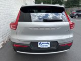 Used 2025 Volvo XC40 B5 Plus image 4
