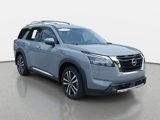 Used 2024 Nissan Pathfinder Platinum image 3