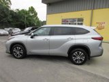Used 2023 Toyota Highlander XLE image 4