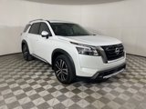 New 2025 Nissan Pathfinder Platinum image 2