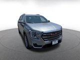 Used 2024 GMC Terrain SLT image 3