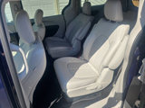 Used 2018 Chrysler Pacifica Touring-L image 6