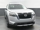 New 2025 Nissan Pathfinder Platinum image 2