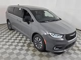 New 2025 Chrysler Pacifica Select w/ Uconnect Theater Family Group image 2
