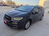 Used 2022 Chrysler Pacifica Touring-L image 5