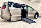 Used 2018 Chrysler Pacifica Touring Plus image 2
