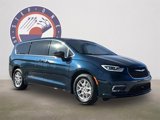 New 2025 Chrysler Pacifica Select image 2