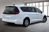 Used 2023 Chrysler Pacifica Touring-L image 3