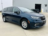 Used 2023 Chrysler Pacifica Touring-L image 2
