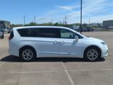 Certified 2022 Chrysler Pacifica Limited image 2