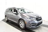 Used 2023 Chrysler Pacifica Limited image 2