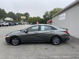 Used 2024 Hyundai Elantra SEL image 2
